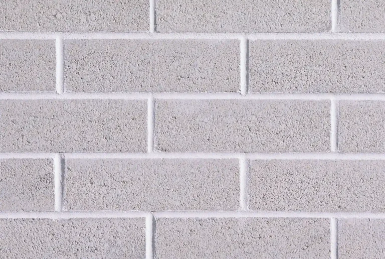 Mur en briques de béton gris