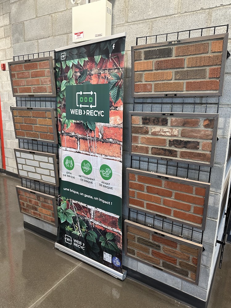 Échantillons de briques et panneaux.